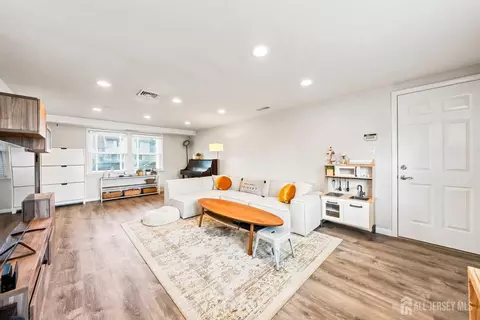 Living - 9 Meyer Rd, Edison, NJ 08817 photo 1 of 4
