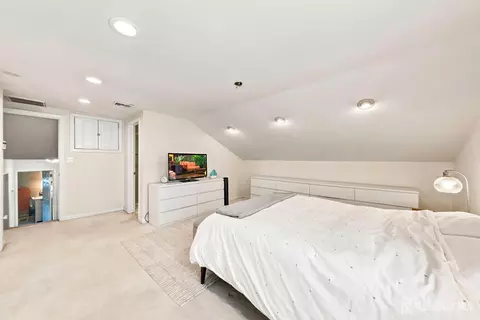 Bedroom - 9 Meyer Rd, Edison, NJ 08817 photo 5 of 8