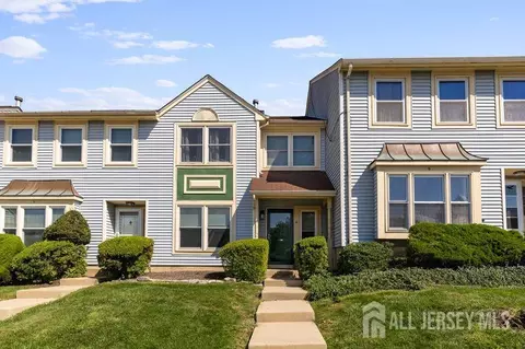 4 Heritage Sq, Sayreville, NJ 08872