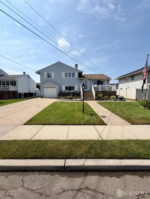 29 Capp St, Carteret, NJ 07008