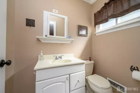 Bath - 25 Brookside Rd, Edison, NJ 08817 photo 3 of 4