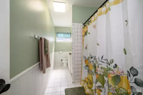 Bath - 25 Brookside Rd, Edison, NJ 08817 photo 1 of 4