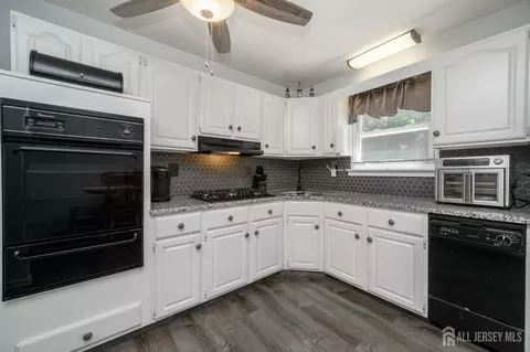 Entry Way - 25 Brookside Rd, Edison, NJ 08817 photo 2 of 2