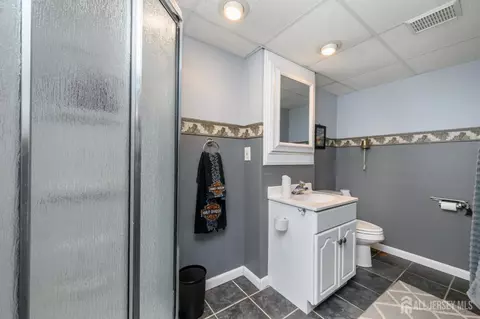 Bath - 25 Brookside Rd, Edison, NJ 08817 photo 4 of 4