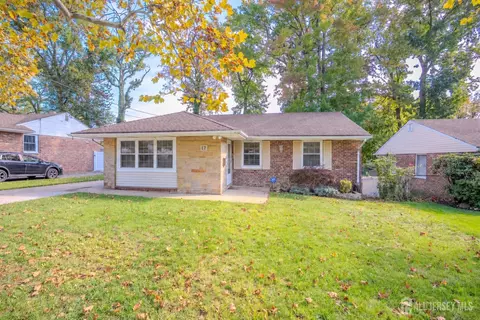 17 Melville Rd, Edison, NJ 08817