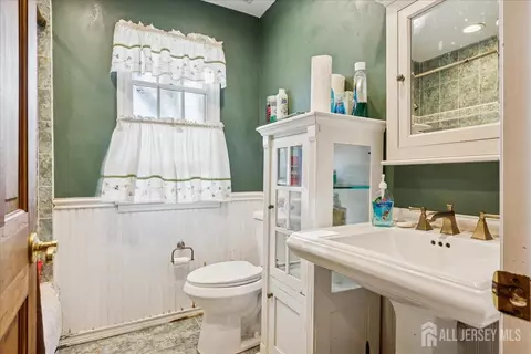Bath - 28 Debra Pl, Sewaren, NJ 07077 photo 2 of 2