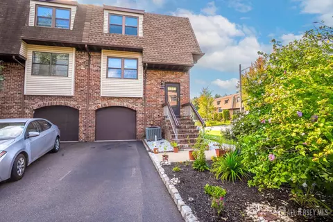 6005 N Oaks Blvd, North Brunswick, NJ 08902