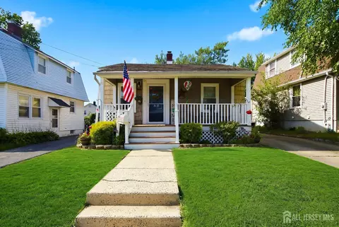 33 Pershing Ave, Milltown, NJ 08850
