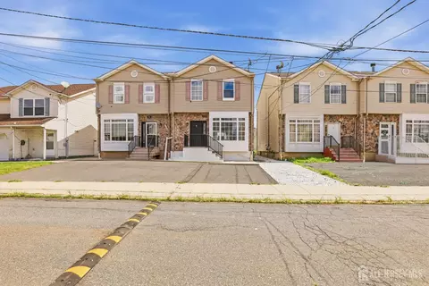 8 Somerset St, Carteret, NJ 07008