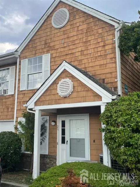 23 Delavan Ct, New Brunswick, NJ 08901