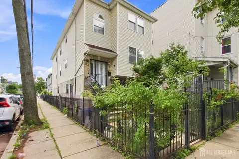 64 Fabyan Pl, Newark, NJ 07108