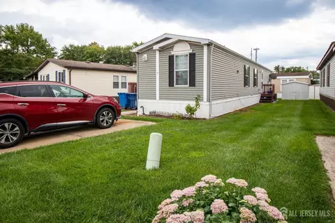 7 Shelley Rd, North Brunswick, NJ 08902