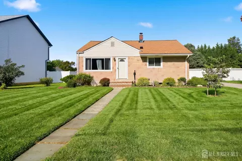 6 Burnham Rd, East Brunswick, NJ 08816