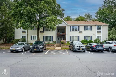6 Norwich Pl, Somerset, NJ 08873