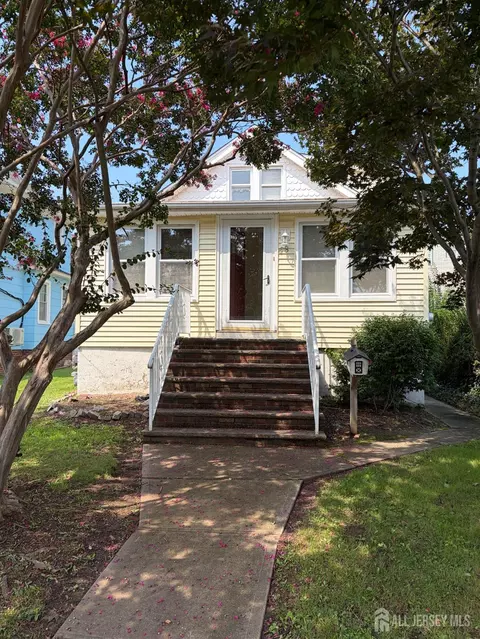 88 Coley St, Woodbridge, NJ 07095