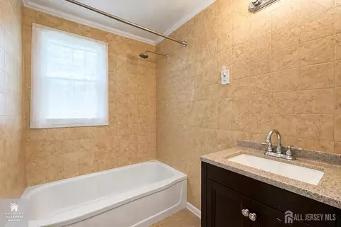 Bath - 193 Old Rd, Sewaren, NJ 07077 photo 3 of 4
