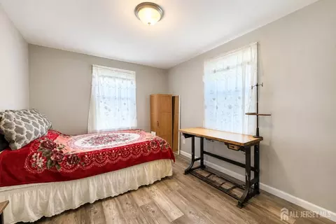 Bedroom - 193 Old Rd, Sewaren, NJ 07077 photo 4 of 5