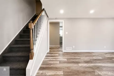 Entry Way - 193 Old Rd, Sewaren, NJ 07077 photo 3 of 6