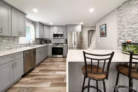 Kitchen - 193 Old Rd, Sewaren, NJ 07077 photo 4 of 4