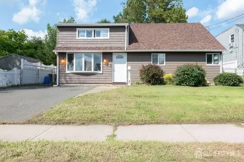 82 Markowitz St, Carteret, NJ 07008