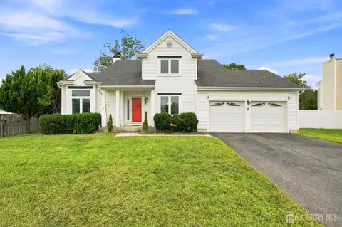 5 Cherrywood Dr, Piscataway, NJ 08854