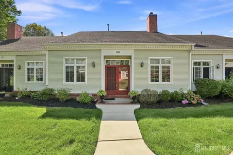 52 Rutland Ln # -B, Monroe, NJ 08831
