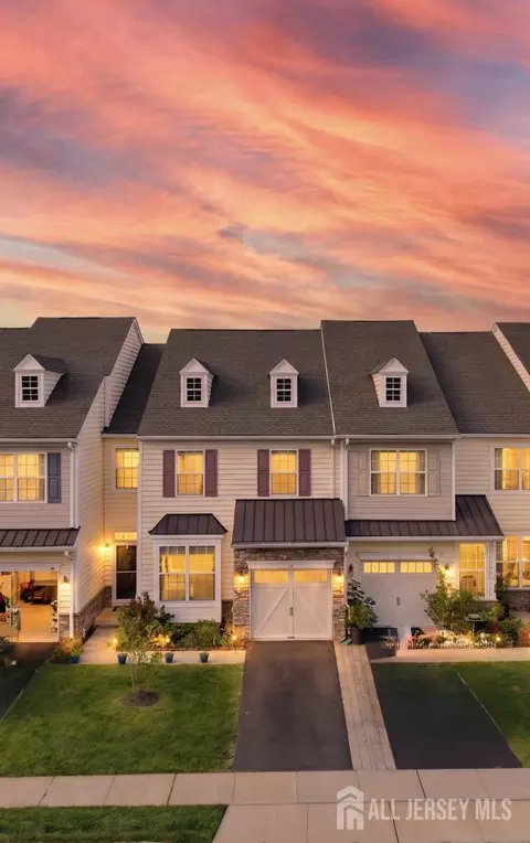 16 Morris Ln, Cranbury, NJ 08512