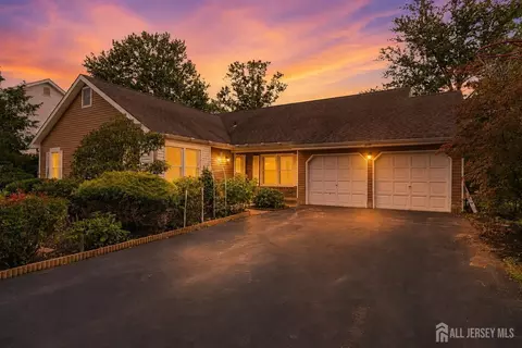 20 Franklin Dr, Plainsboro, NJ 08536