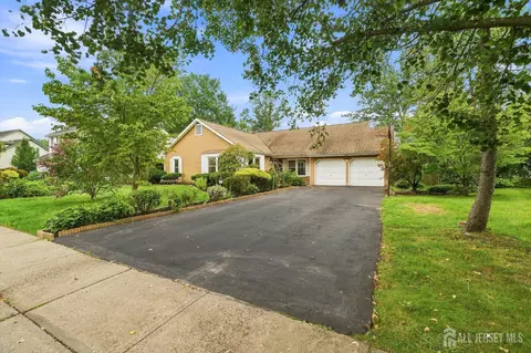 20 Franklin Dr, Plainsboro, NJ 08536