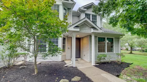 8 Forden Ct, Sayreville, NJ 08872