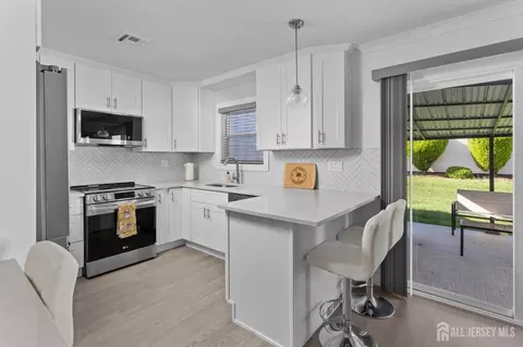 Kitchen - 274 Convent Rd #B, Monroe, NJ 08831 photo 2 of 3