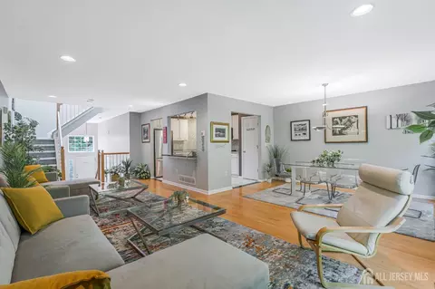 29 Catherine Ct, South Amboy, NJ 08879