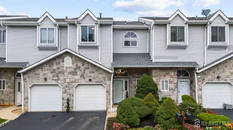 4 Lee Lee Ln, South Amboy, NJ 08879