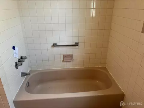 Bath - 3 Miles Pond Rd, Berkeley, NJ 08757 photo 2 of 3
