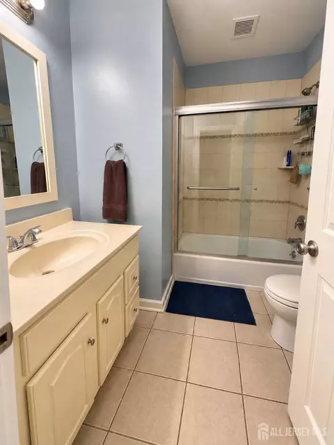 Bath - 133 Stout Ave, Middlesex, NJ 08846 photo 2 of 2