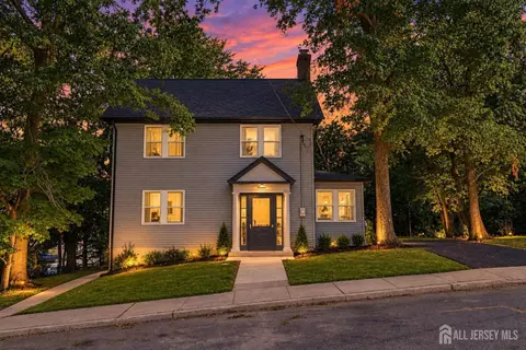 19 N Adelaide Ave N, Highland Park, NJ 08904
