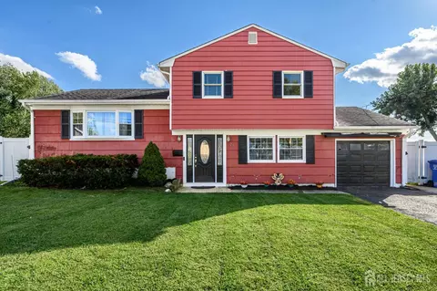 71 Aberdeen Ave, Iselin, NJ 08830