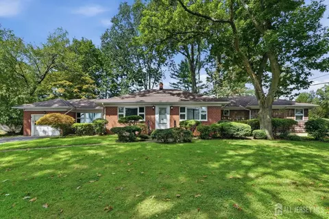 23 Glendale Dr, Freehold, NJ 07728