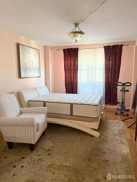 123 S Adelaide Ave S #2D, Highland Park, NJ 08904