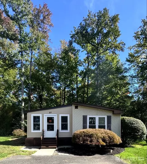 27 Hemming Way Dr, North Brunswick, NJ 08902