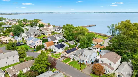 285 Shoreland Cir, South Amboy, NJ 08879