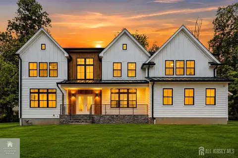 170 Johnston Dr, Watchung, NJ 07069