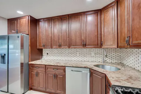 73 Goodwin Dr, North Brunswick, NJ 08902