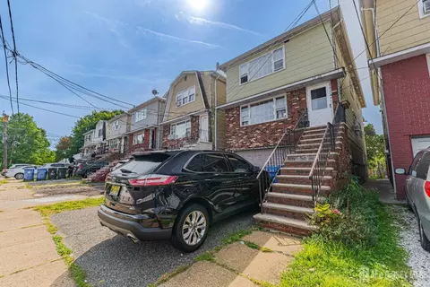 13-15 Dino Dr, Keasbey, NJ 08832