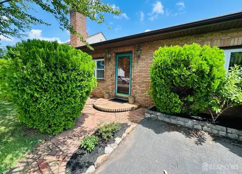 11 Demarest Pl, Piscataway, NJ 08854
