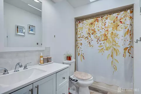 Bath - 1602 Deerfield Dr, Edison, NJ 08820 photo 2 of 3