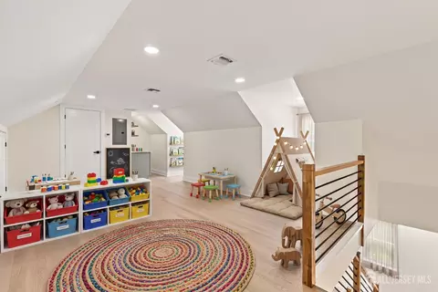 Entry Way - 25 Lamar Ave, Edison, NJ 08820 photo 4 of 5