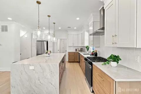 Kitchen - 25 Lamar Ave, Edison, NJ 08820 photo 3 of 4