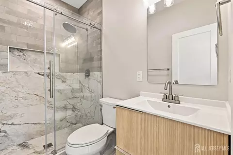 Bath - 25 Lamar Ave, Edison, NJ 08820 photo 5 of 10