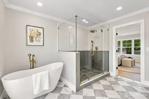 Bath - 25 Lamar Ave, Edison, NJ 08820 photo 2 of 10